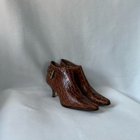 Donald J Pliner Size 6M Caramel Brown Leather “Snake Skin” Style Booties. - Picture 2 of 16